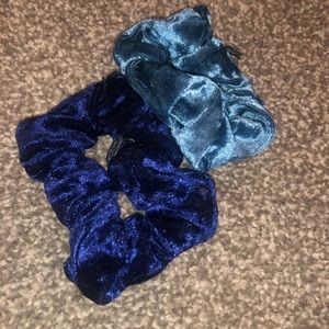 DARK BLUE AND LIGHT BLUE SCRUNCHIE SET